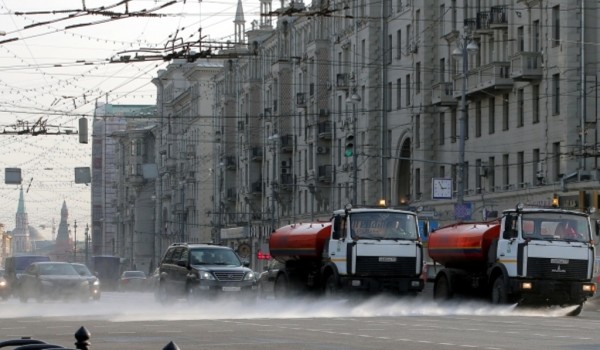 В столице начались работы по уборке города после зимы