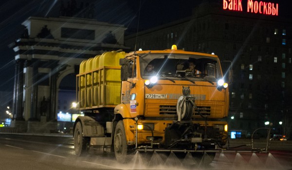 Порядка 8 тыс. единиц техники задействовано в первой после зимы промывке улиц Москвы