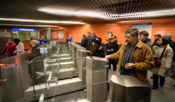 На 50 станциях метро в Москве до конца лета заменят турникеты