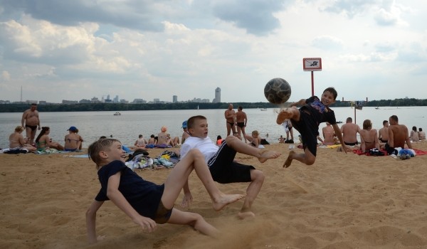 Московские водоемы начали готовить к купальному сезону
