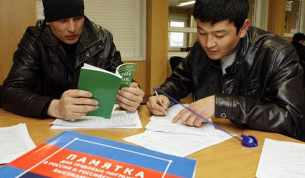 В праздничный день «Навруза» мигрантам рассказали о трудовых патентах