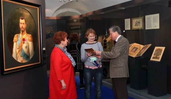 2000-го посетителя выставки «Державная заступница России» чествовали в Коломенском