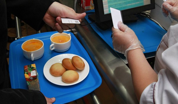 37 конкурсов на организацию школьного питания будут объявлены в столице в мае