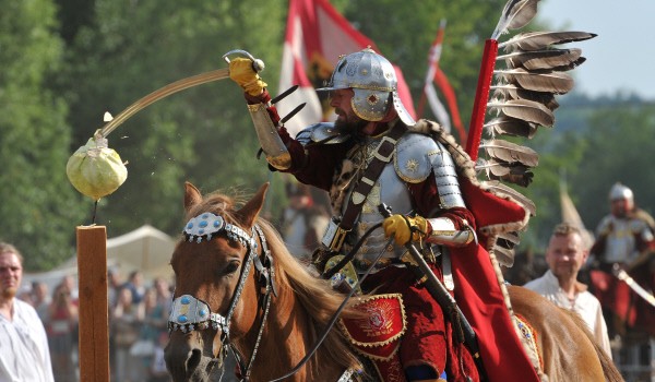Конные представления пройдут по выходным в столичных парках 