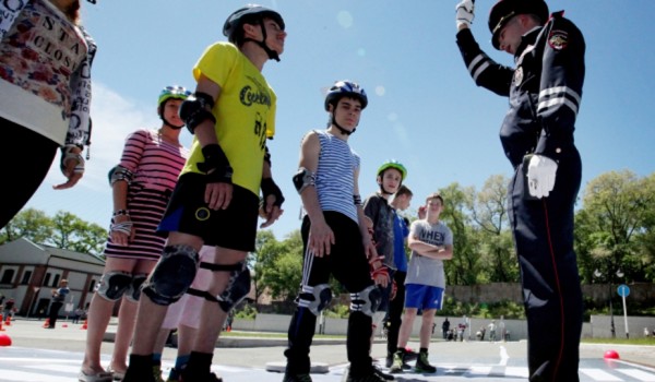 Мосгортранс и ГИБДД рассказали школьникам о правилах дорожного движения