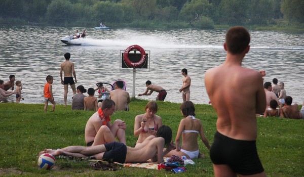 Роспотребнадзор проверил 11 зон отдыха у воды в столице