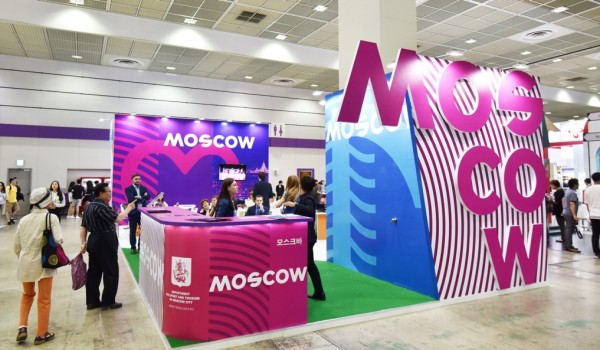 На международной туристской выставке KOTFA стенд Москвы получил премию в номинации «Лучший дизайн стенда»