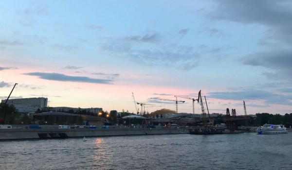 Вокруг парка «Зарядье» демонтировали забор