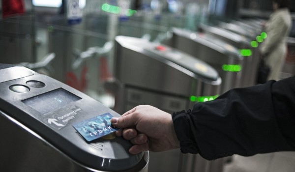 Столичный метрополитен выдал пассажирам порядка 300 тысяч подарочных карт «Тройка»