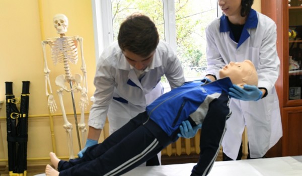 Проект «Медицинский класс в московской школе» реализуется на базе 62 столичных школ