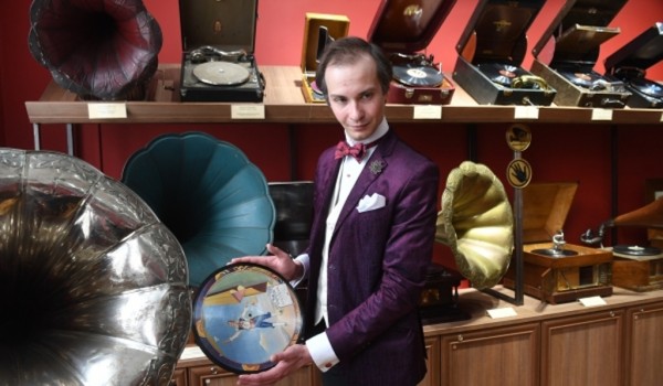 На ВДНХ представят уникальный граммофон из Англии