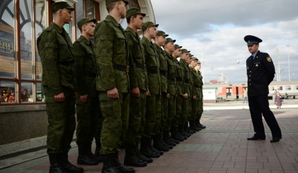 50 московских призывников отправились в научные роты