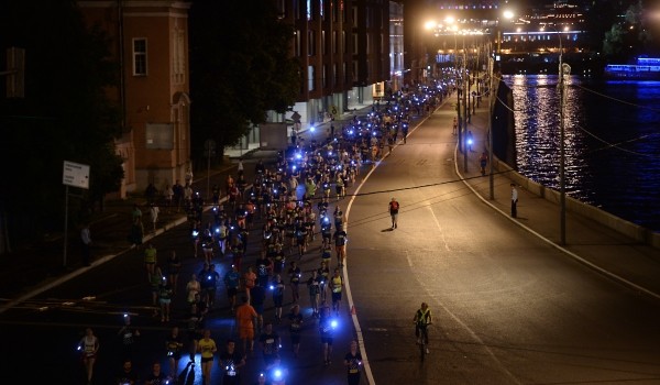 АМПП рекомендует автовладельцам внимательнее выбирать места парковки из-за ночного забега 15 июля