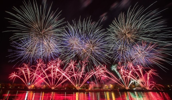 Более 13 тыс. салютов будет запущено в небо над столицей в День города