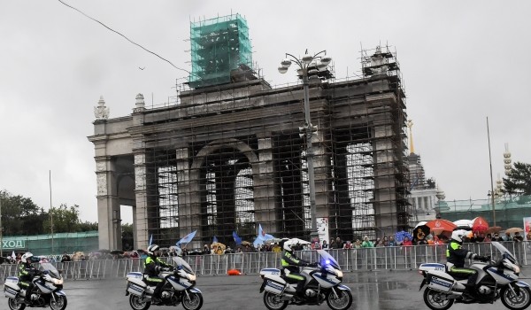 Посетителей ВДНХ призвали соблюдать осторожность во время прогулок 21 июля из-за непогоды