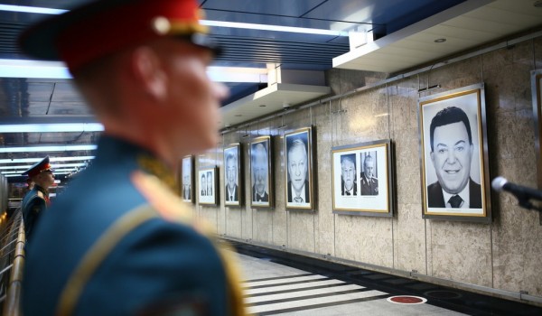 На станции метро «Выставочная» открылась фотовыставка портретов «Лица России»