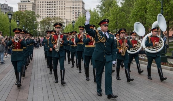 В юбилейный год фестиваля «Спасская Башня» власти Москвы расширили количество площадок в рамках программы «Оркестры в парках»