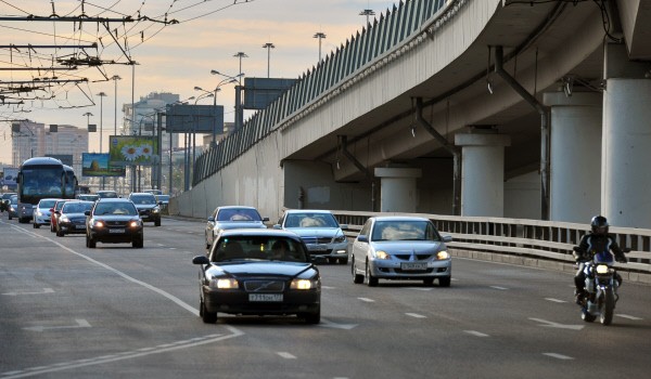 Движение по эстакаде на пересечении Варшавского шоссе с Балаклавским проспектом откроется в сентябре