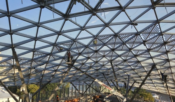 В «Зарядье» установлено порядка 150 солнечных батарей