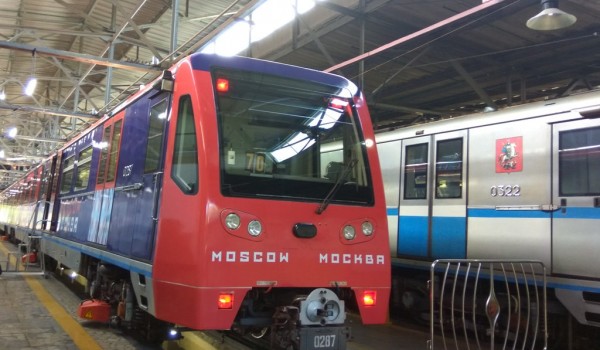 На Кольцевую линию столичного метро вышел тематический поезд «Москва-870»