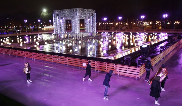 Каток с искусственным льдом установят в Парке Горького до середины ноября