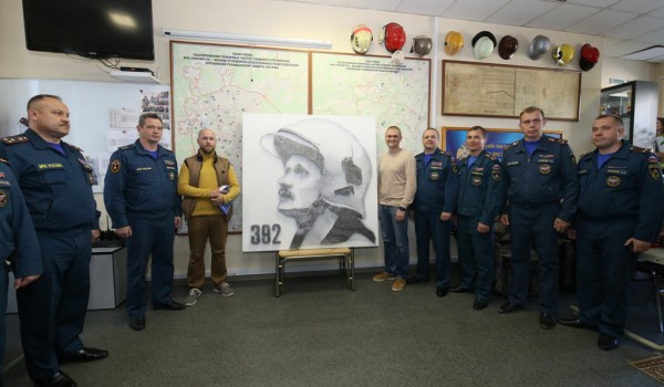 В ГУ МЧС Москвы состоялось вручение арт-объекта, приуроченное ко дню рождения Евгения Чернышева