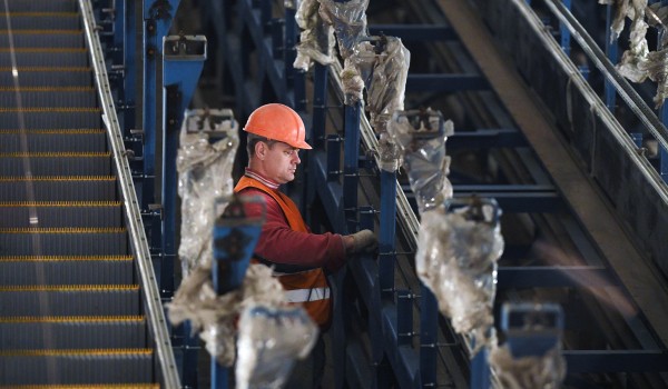 На станции метро «Кузнецкий Мост» закрылся на ремонт один из эскалаторов