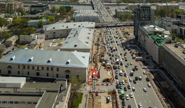 Поворот с внутренней стороны Садового кольца на Ленинский проспект закрыт