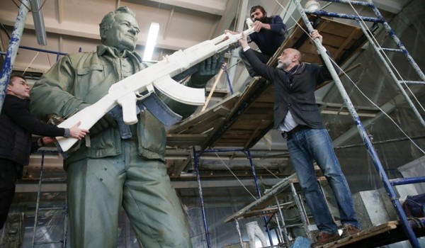 В Москве откроют памятник оружейнику Михаилу Калашникову