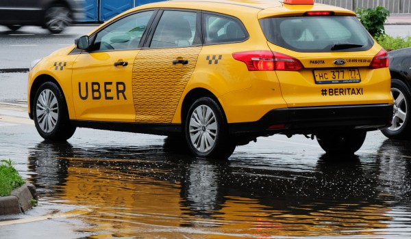Сервисами online-заказа такси пользуются 45% москвичей 