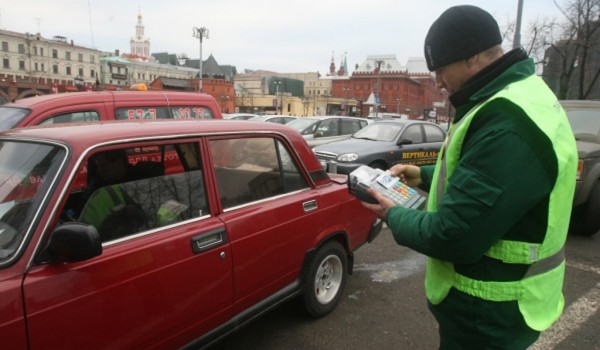 Должников по штрафам за нарушения правил парковки могут не пустить за границу
