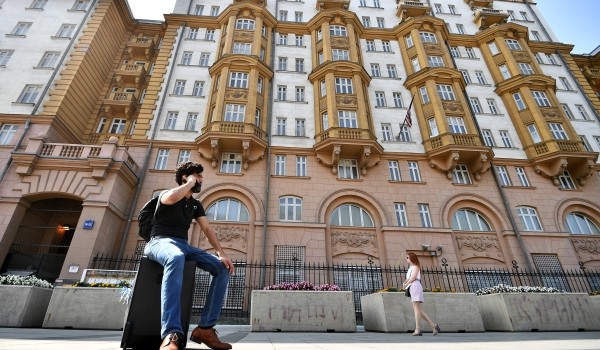 Парковка в большом Девятинском пер. доступна для всех из-за нехватки парковочных мест