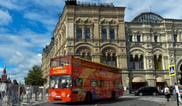 Туристические автобусы Мосгортранса перевезли 30 тысяч гостей столицы