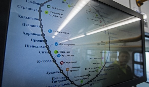 На станциях МЦК обновили плакаты с графиком отправлений поездов