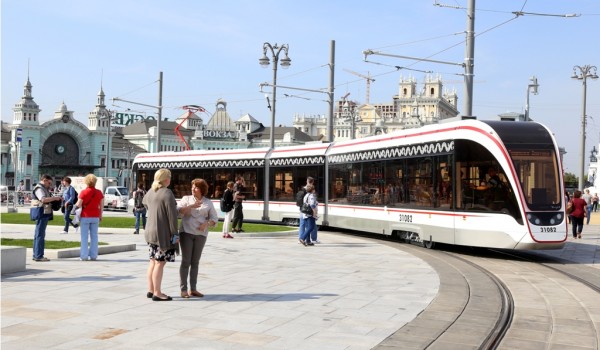 Москвичи оценили запуск современных трамваев на площади Тверская Застава
