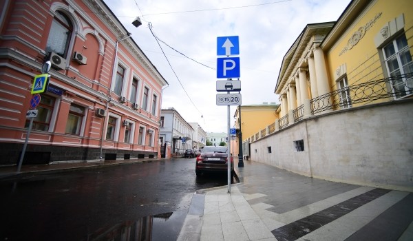 Парковки на Рождественском бульваре открылись после ремонта
