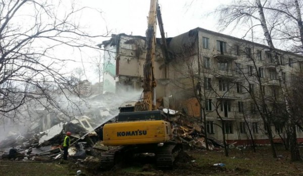 Начался демонтаж очередной пятиэтажки первого периода индустриального домостроения на юго-западе Москвы