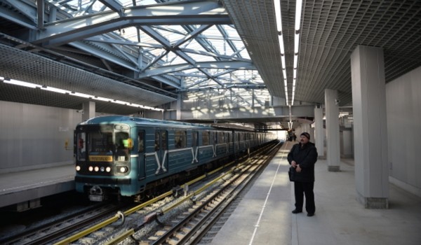 Зеркала для пассажиров продолжат устанавливать в столичном метро