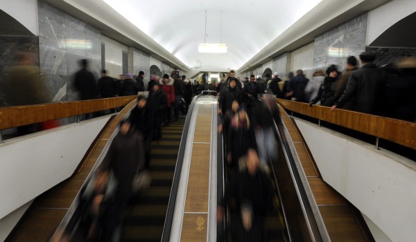 6 межпилонных ограждений установили на станциях метро «Лубянка» и «Чистые пруды»