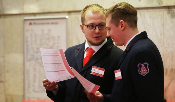 В октябре на стойку «Живое общение» на станции МЦК «Деловой центр» обратилось более 4 тысяч пассажиров