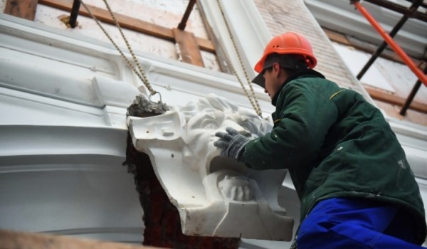 В Москве завершаются реставрационные работы фасада доходного дома купца Василия Быкова