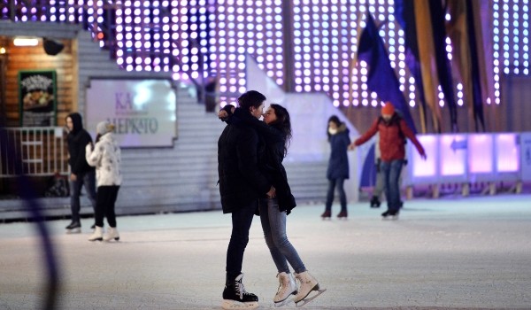 Порядка 4,5 тыс. человек посетили открытие катка «Лед» в Сокольниках