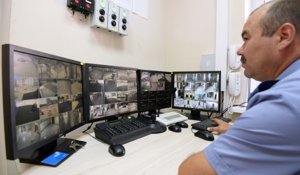 В зимний период 2017-2018 гг. для контроля за скатными кровлями в Москве будет использована система видеонаблюдения