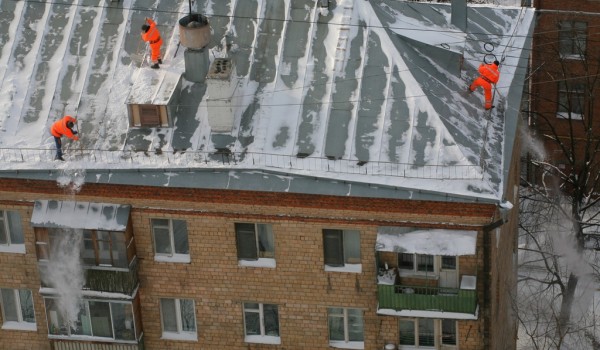 Прошлой зимой за невыполнение работ по очистке крыш от снега в Москве были применены санкции в 3 тыс. случаях