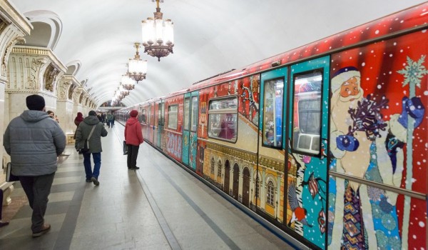 В московском метро запустили поезд «Путешествие в Рождество»