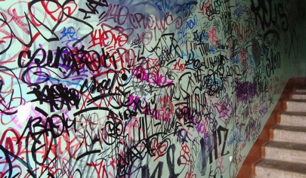 Свыше 2 тыс. нелегальных граффити и надписей было выявлено в Москве в 2017 году