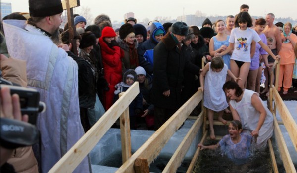 Около 60 мест для крещенских купаний будет подготовлено в Москве 