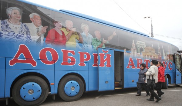 5 000 пожилых людей посетили московские музеи в рамках проекта «Добрый автобус»