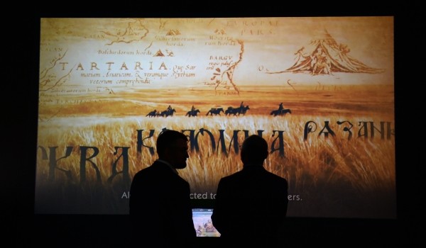 До 1 февраля продлят выставку «Необъятный Рязанов» в Новом Манеже