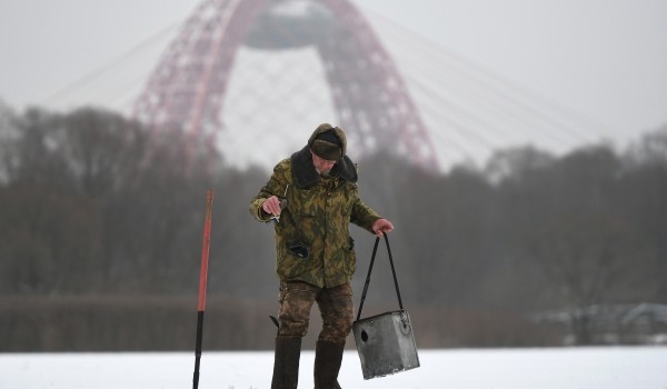 Москвичам раздадут памятки об опасности выхода на тонкий лед